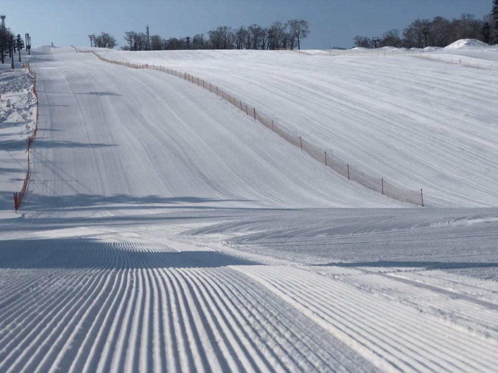 春ゲレンデ 中山峠スキー場 札幌から60分 国道沿いのアクセスしやすいスキー場